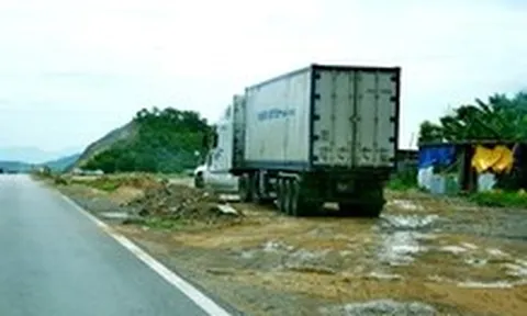 Nhức nhối xe ra vào trạm dừng nghỉ ‘hết hạn’ ở cao tốc Vĩnh Hảo - Phan Thiết
