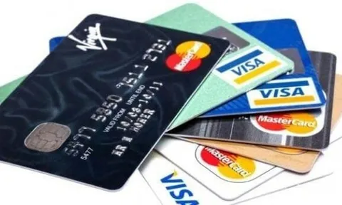 11 loại phí cần biết khi sử dụng thẻ tín dụng: Cẩn trọng để không "nợ chồng nợ"