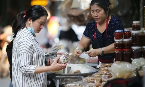 Bộ Công Thương chỉ cách giúp tiểu thương chợ truyền thống bán rau, bán cá… “lên sàn”