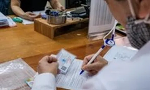 Đăng ký bảo hiểm y tế ở phòng khám đa khoa, chuyển sang khám tại bệnh viện được không?