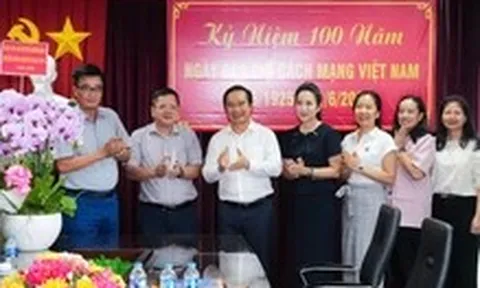 Chủ tịch TP.HCM Nguyễn Văn Được thăm, chúc mừng cơ quan báo chí