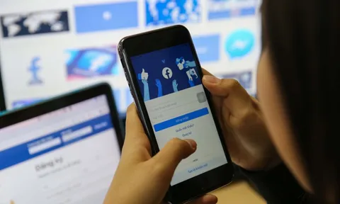 Người dùng hoang mang vì Facebook khác lạ, tưởng bị hack tới nơi