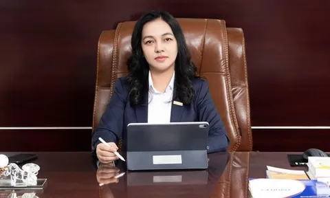 Chủ tịch Sacombank Dương Công Minh trích quỹ khen thưởng cho bà Nguyễn Đức Thạch Diễm