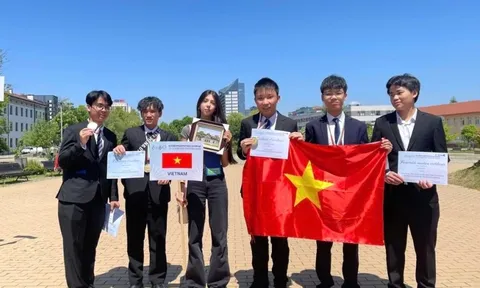 Học sinh Việt Nam giành thành tích đặc biệt tại Olympic Vật lý Châu Âu