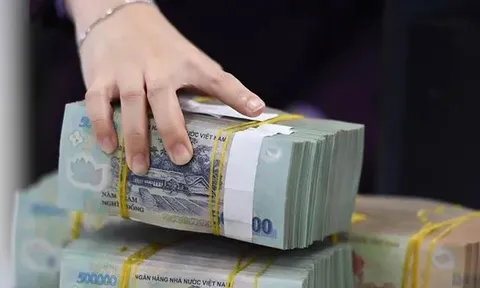 Cảnh báo rủi ro khi lượng tiền khổng lồ 'bơm' ra nền kinh tế