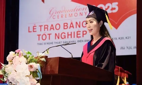 Cuộc sống ở tuổi 54 của Á hậu Việt Nam vừa nhận bằng Thạc sỹ