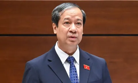 Bộ trưởng Giáo dục phản hồi lo ngại về tuyển sinh ồ ạt