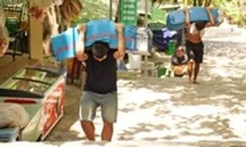 Những người phu khuân vác trên núi thiêng Bà Đen