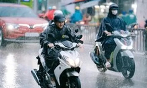 Mây dông từ các tỉnh giáp ranh tràn về TP.HCM, dự báo mưa sắp trút xuống