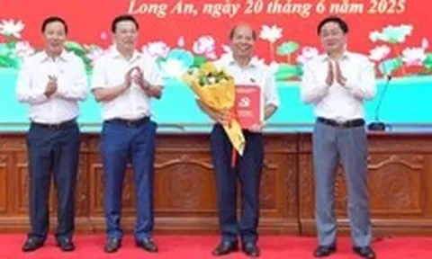 4 ủy viên Ban Thường vụ Tỉnh ủy Long An nghỉ hưu trước tuổi