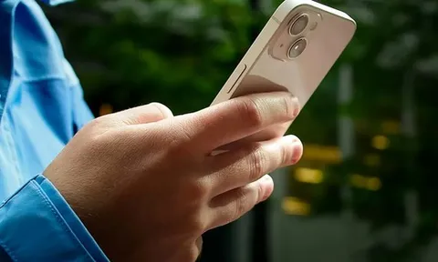 Bộ đôi iPhone 12, 13 giảm giá sâu còn 10-11 triệu