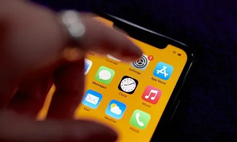 Người dùng iPhone, Facebook, Google cần đổi mật khẩu gấp
