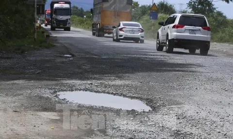Quốc lộ 12C kết nối cao tốc ở Hà Tĩnh hư hỏng nặng
