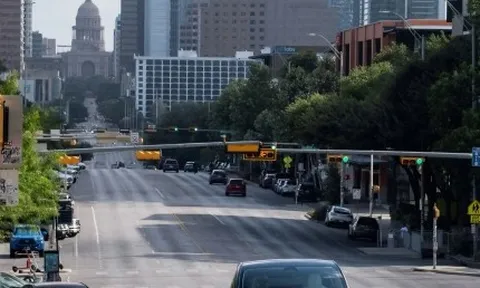 Công nghệ 23/6: Tesla tung dịch vụ xe taxi tự lái, Apple tăng tốc năng lực AI