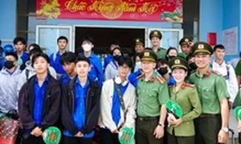 142 thí sinh huyện đảo Kiên Giang vượt biển đi thi tốt nghiệp