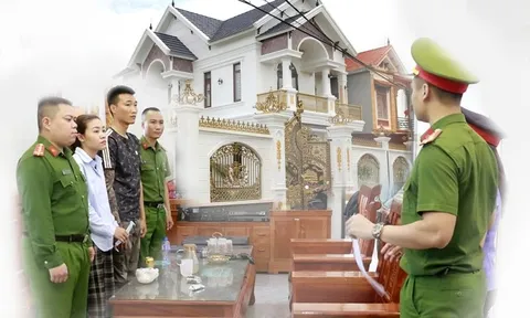 Khám xét nơi ở của 2 đối tượng cầm đầu đường dây lừa đảo 2.000 tỷ Phan Đình Thịnh và Lê Thị Trà