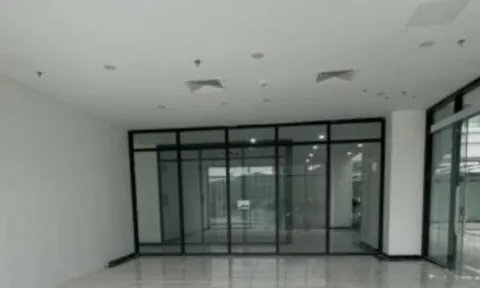 Shophouse chân đế chung cư ế ẩm, nhiều chủ ồ ạt rao bán