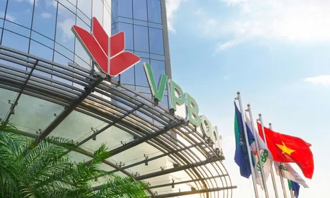 Từ cúc trắng đến màn mưa lịch sử: VPBank “sĩ” về truyền thông lẫn kinh doanh