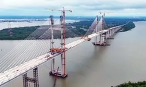 Hợp long cầu Bình Khánh cao tốc Bến Lức - Long Thành ngày 28-6