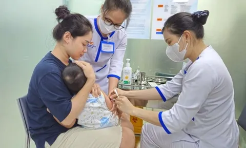 Tiêm miễn phí cho người đến vùng dịch, điểm mới trong chính sách tiêm chủng