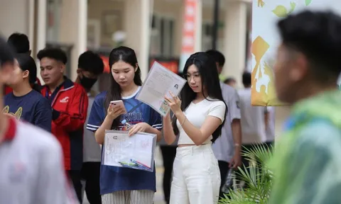 Thí sinh thừa nhận chụp đề thi tốt nghiệp gửi ra ngoài nhờ giải
