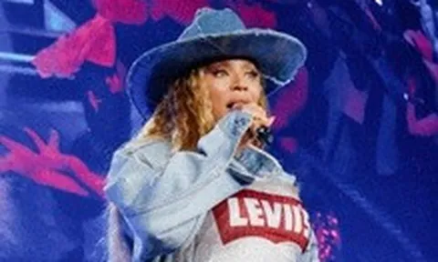 Beyoncé khiến thời trang cao bồi bùng nổ, bất chấp tranh cãi