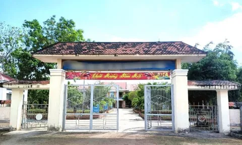 Cán bộ trường đại học gạ tình nữ sinh; Hiệu trưởng gửi ảnh nhạy cảm lên zalo