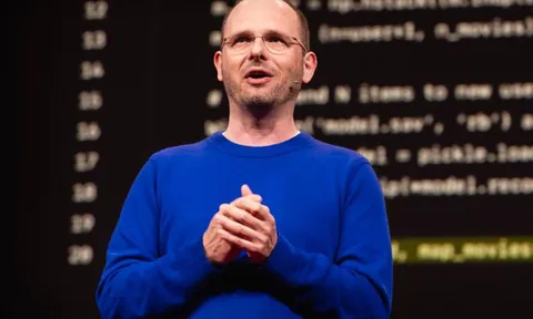 CEO GitHub chia sẻ với lập trình viên: code “bằng cơm” vẫn sẽ là chìa khóa giành thắng lợi chung cuộc