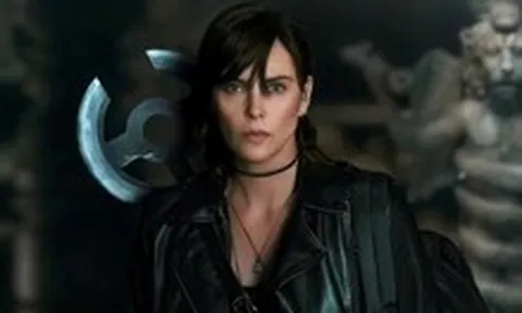 Charlize Theron của The Old Guard 2 tiết lộ từng bị một đạo diễn quấy rối khi mới vào nghề
