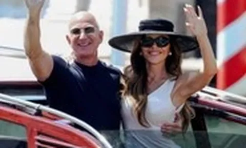 Đám cưới của tỉ phú Jeff Bezos bùng nổ thời trang trên mạng, bất chấp chỉ trích