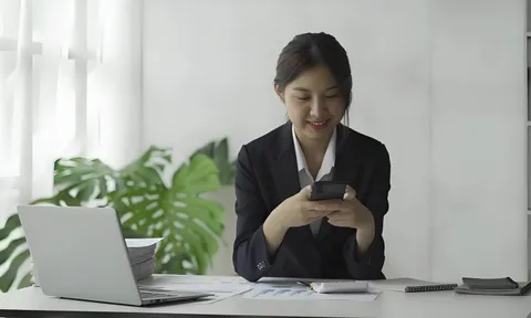 Biết là app lừa đảo nhưng vẫn cài đặt, cô gái đợi tài khoản mất 500 triệu đồng mới báo cảnh sát thì được khen nhanh trí
