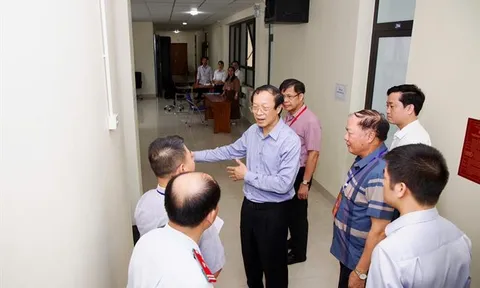 Thứ trưởng Giáo dục 'vi hành', chấm thi tốt nghiệp sẽ ra sao?