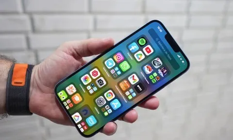 Chiếc iPhone từng khiến thị trường bùng nổ nay giảm kỷ lục hơn 12 triệu đồng