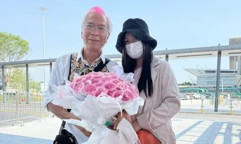 Nam diễn viên Lý Long Cơ bật khóc khi đón bạn gái kém 37 tuổi ra tù