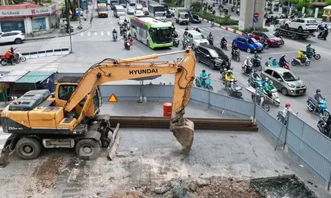 Loạt dự án giao thông Hà Nội bất động: Đường kẹt, máy móc ‘ngủ đông’, dân bức xúc