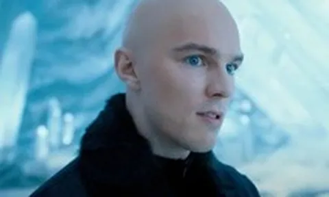 Nicholas Hoult, phản diện Lex Luthor trong Superman, chiếm sóng thời trang toàn cầu