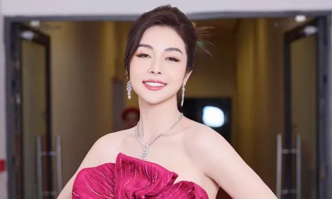 Nhan sắc say lòng người ở tuổi 40 của bà mẹ 4 con Jennifer Phạm
