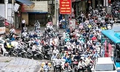 Hà Nội cần làm gì để cấm xe máy chạy xăng, giải quyết vấn đề môi trường?