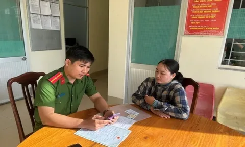 Người phụ nữ ở Tây Ninh đi trình báo do nghi ngờ bị lừa đảo, kết quả được Công an phát hiện ứng dụng lạ được cài trong điện thoại