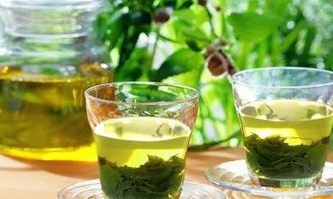 Loại lá bán đầy chợ Việt, vốn là "thức uống của người nghèo" đang khiến thế giới chi gần 100 triệu USD nhập khẩu trong nửa đầu năm