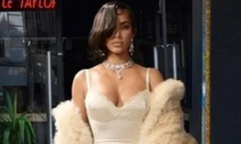Kim Kardashian thoát sự thao túng của Kanye West, giành lại thẩm mỹ thời trang như mong muốn