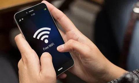 Có cần phải tắt dữ liệu di động 4G sau khi điện thoại được kết nối với WiFi không?