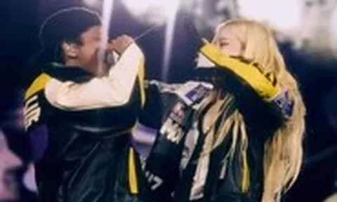 Bruno Mars hát APT. ở concert BlackPink, cảm ơn Rosé vì 'giúp' gần thoát nợ