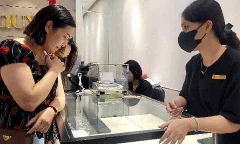 Đổ xô mua bạc để dành