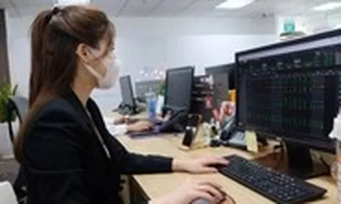 Tiền đổ cuồn cuộn, chứng khoán thắng lớn: Lợi nhuận vượt mặt vàng và loạt kênh đầu tư
