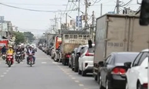 Nhiều vụ tai nạn do chuyển hướng xe sai quy định, CSGT TP.HCM lưu ý 'xi nhan' trước 20-30m