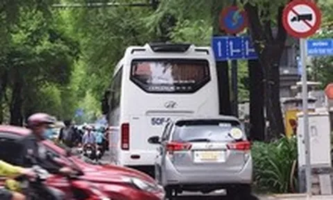 Nghiên cứu lắp đặt thêm camera giám sát, xử phạt lấn chiếm lòng đường, vỉa hè ở TP.HCM