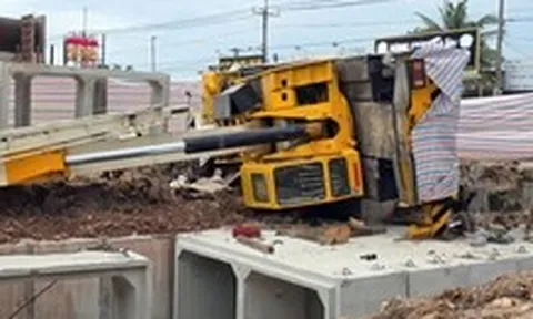 Sập cần cẩu trên công trường cao tốc Biên Hòa - Vũng Tàu làm một người chết