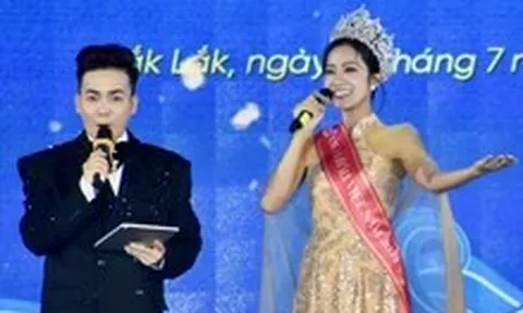 Khán giả Đắk Lắk thích thú khi gặp hoa hậu Hà Trúc Linh