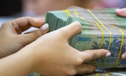 Hàng loạt ngân hàng tăng lãi suất tiền gửi: Chuyên gia dự báo gì?